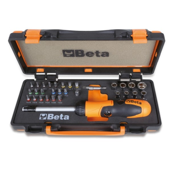 Beta 1 portainserti con impugnatura a criccheto reversibile, 27 inserti per avvitatori, 8 bussole esagonali e 2 accessori in cassetta di lamiera con termoformato morbido