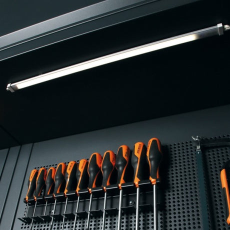 Beta Profilo in alluminio con strip LED per arredo officina RSC50